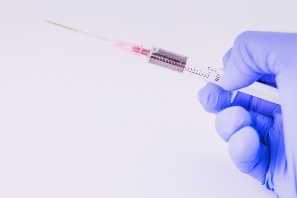 syringe, glove, medical-1291127.jpg